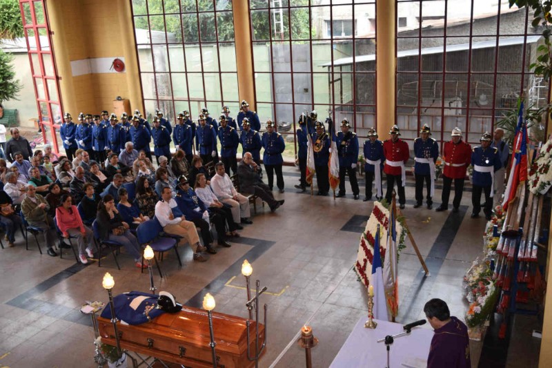 Machalí despidió al bombero Julio Ruiz Betochi tras 55 años de servicio Machalí despidió al bombero Julio Ruiz Betochi tras 55 años de servicio