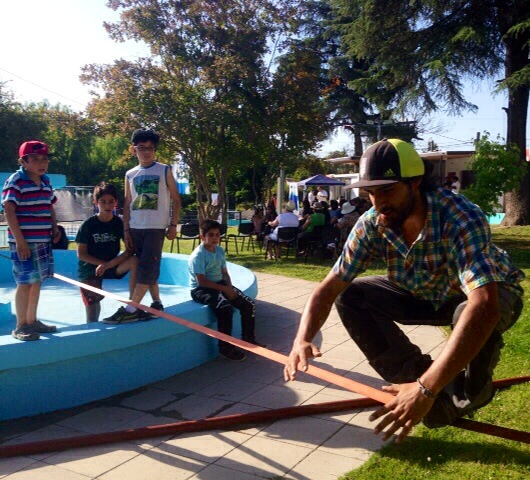 Máximo exponente del “Slackline” imparte clases gratuitas en  Machalí