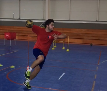 Joven deportista formado en el Club Unión Machalí Balonmano partió a Europa a profesionalizar su carrera