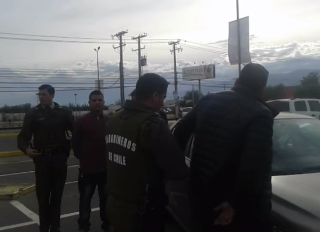 Banda santiaguina robaba cheques desde autos estacionados en centro comercial de Av. San Juan