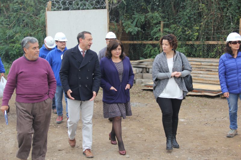 Vicepresidenta de la Junji visita obras del futuro jardín infantil en la Población Calicanto