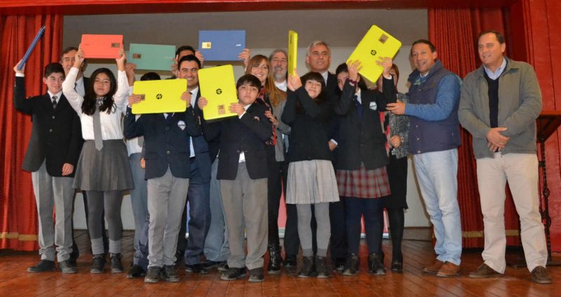 Más de 6 mil 600 notebooks llegarán este año a los hogares de todos los alumnos de la educación pública