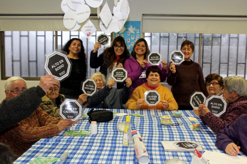Salud Machalí informa a adultos mayores sobre la nueva Ley de Etiquetado de Alimentos