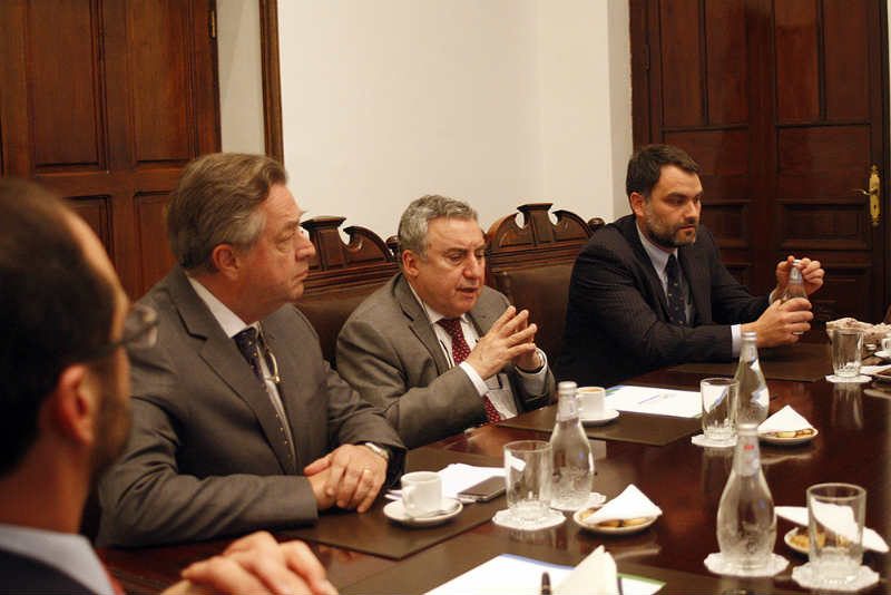 Rector Correa expuso avances de la Universidad ante diputados de la región