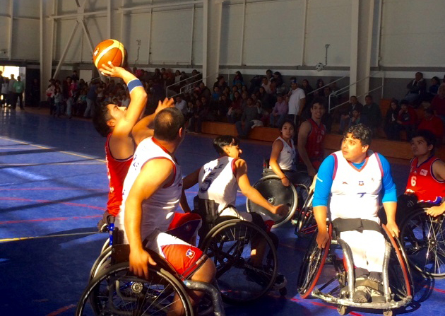 Selección chilena de “Básquetbol en Silla de Ruedas” maravilló a los machalinos