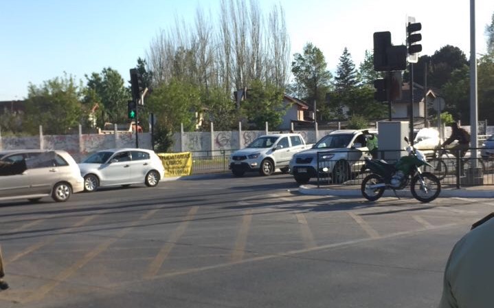 Micros Machalí paralizan y bloquean cruce San Juan-Balaguer
