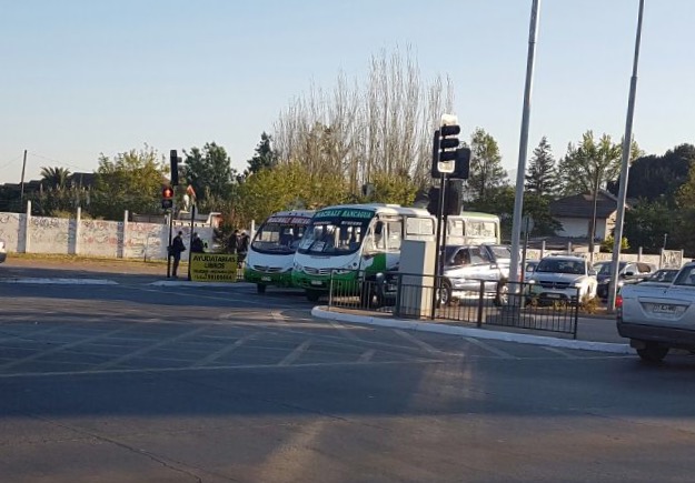 Micros Machalí paralizan y bloquean cruce San Juan-Balaguer