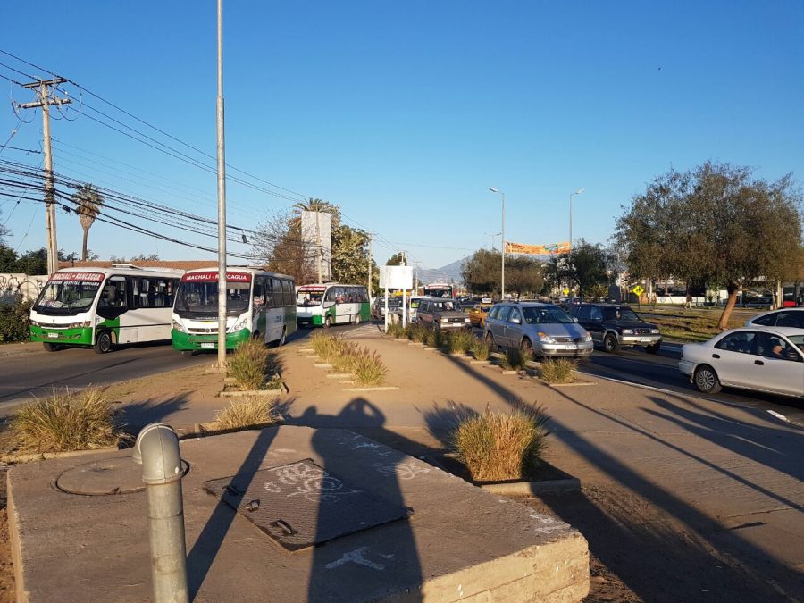 Micros Machalí paralizan y bloquean cruce San Juan-Balaguer