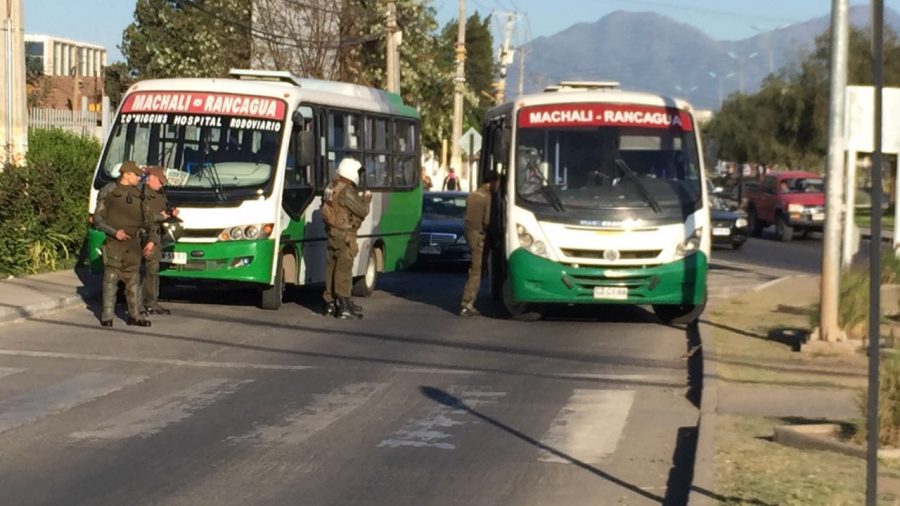 Micros Machalí paralizan y bloquean cruce San Juan-Balaguer