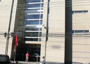 Micreros se querellan por agresión a una micro con pasajeros