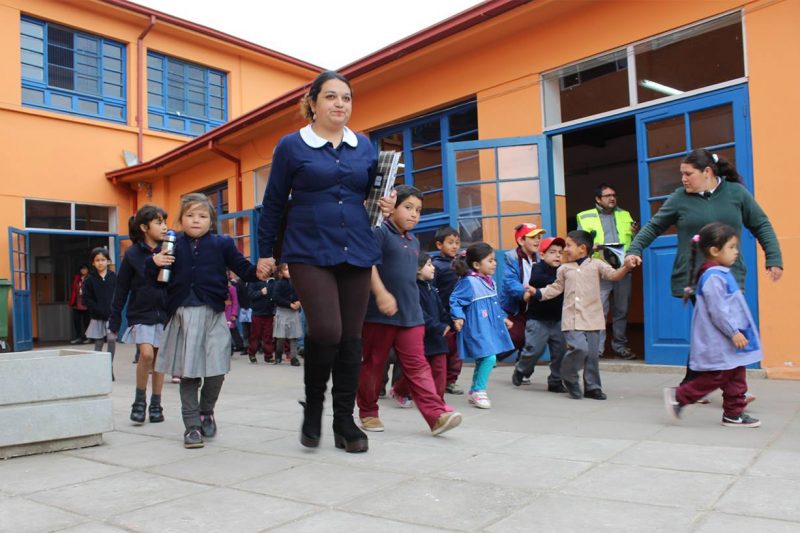 Colegio Gabriela Mistral efectuó simulacro de terremoto y tsunami