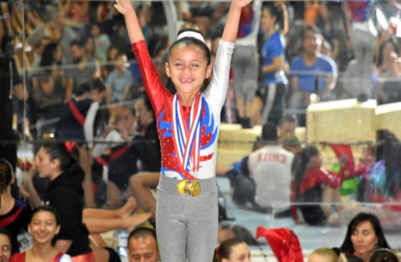 Pequeña gimnasta machalina se llevó los oros y las miradas en torneo disputado en Santiago