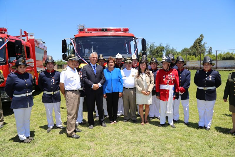 Once comunas beneficiadas con entrega de carros bomba y camiones multipropósito