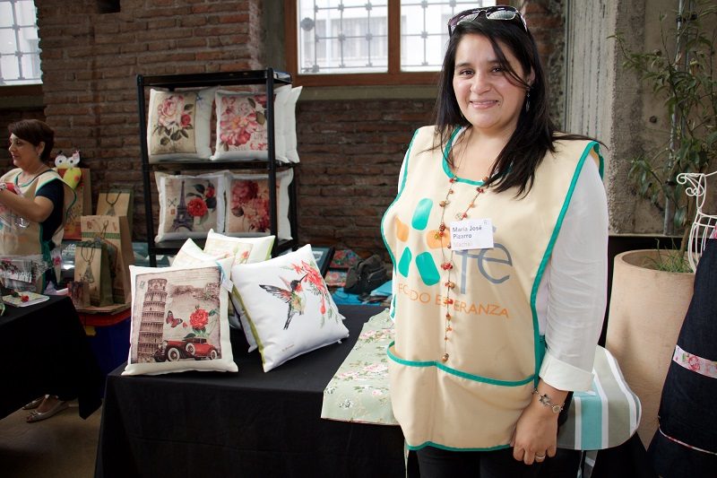 Emprendedora machalina participó de Feria de Navidad de Fondo Esperanza