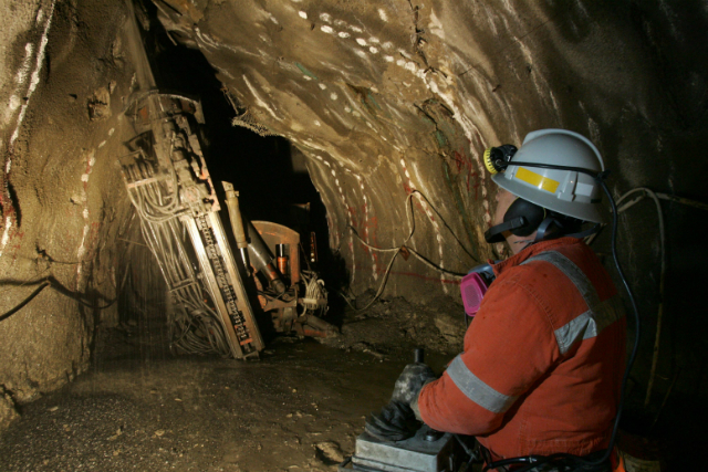 Trabajador de El Teniente recibe el “Óscar” de las publicaciones mineras