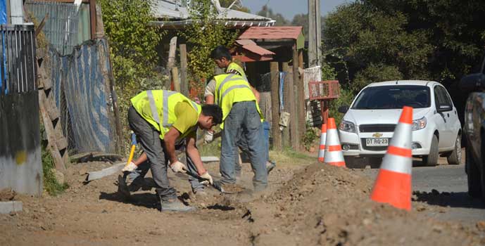 Alcalde amenaza con paralizar obras de Metrogas ante problemas a vecinos