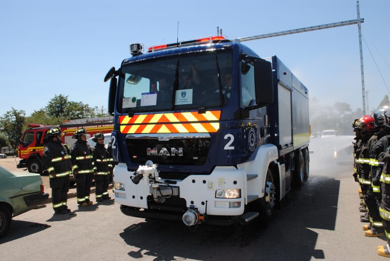 Bomberos dan la bienvenida al nuevo carro bomba de la 2ª Compañía de Rancagua