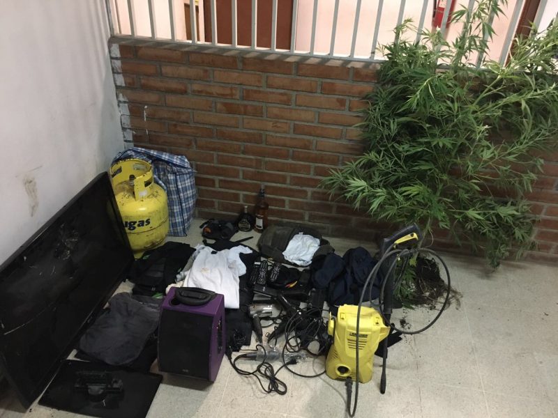 Detienen a 4 hombres y una mujer que robaron en casa de Villa La Reserva