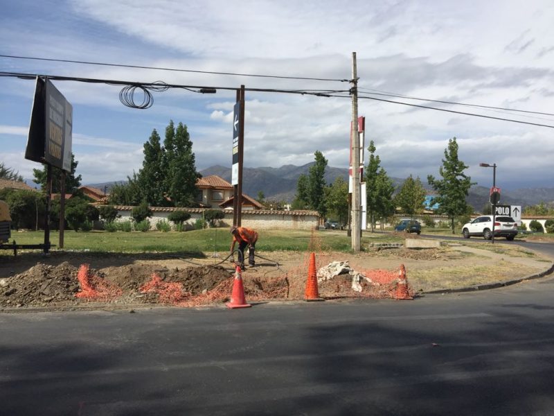 Comenzó instalación de semáforo en el ingreso a El Polo Comenzó instalación de semáforo en el ingreso a El Polo