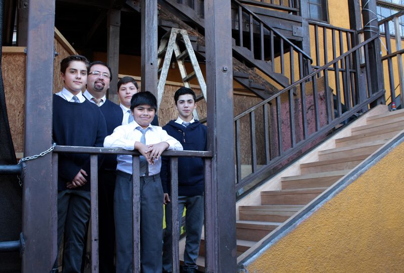Colegio San Lorenzo de Coya luce renovadas escaleras