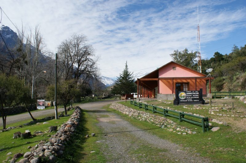 Municipalidades de O´Higgins y la Conaf firman convenio para llevar a niños a la Reserva Río de Los Cipreses