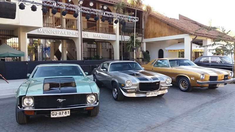 Feria del Auto Antiguo reunió a más de 100 exponentes en la Plaza de Machalí