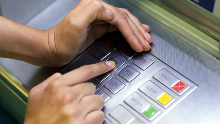 Detectan clonador de tarjetas en cajero automático del BancoEstado de Machalí