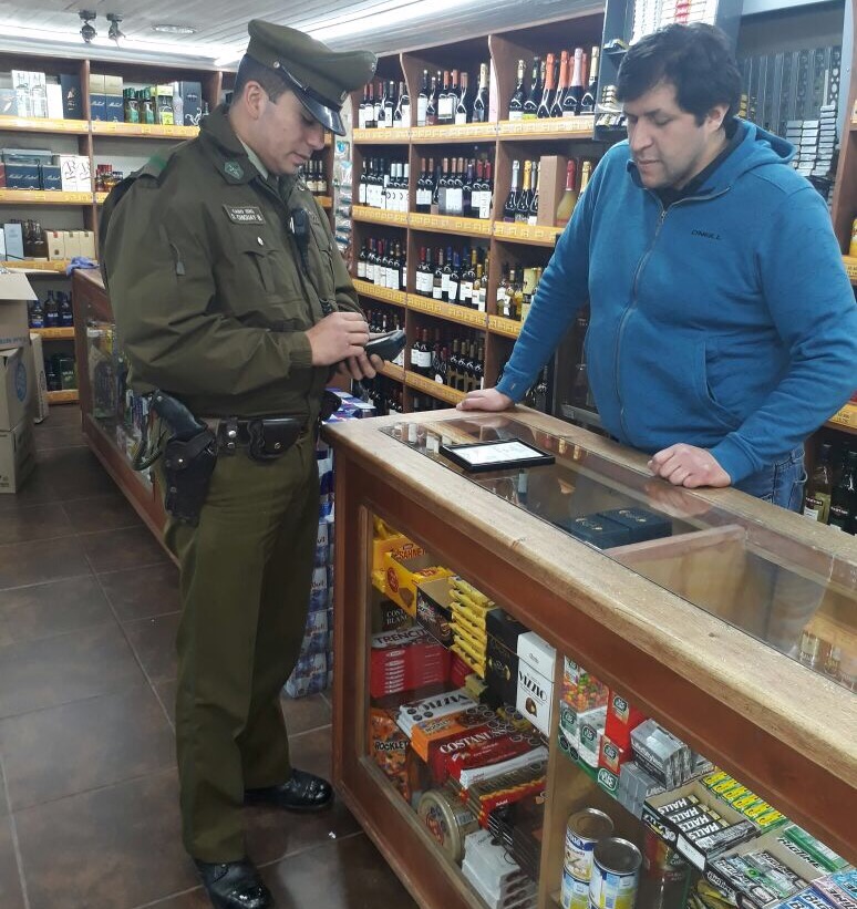 Carabineros de Machalí fiscaliza locales de venta de alcohol