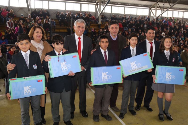 Alumnos comenzaron a recibir computadores del programa “Me conecto para aprender” Alumnos comenzaron a recibir computadores del programa “Me conecto para aprender”