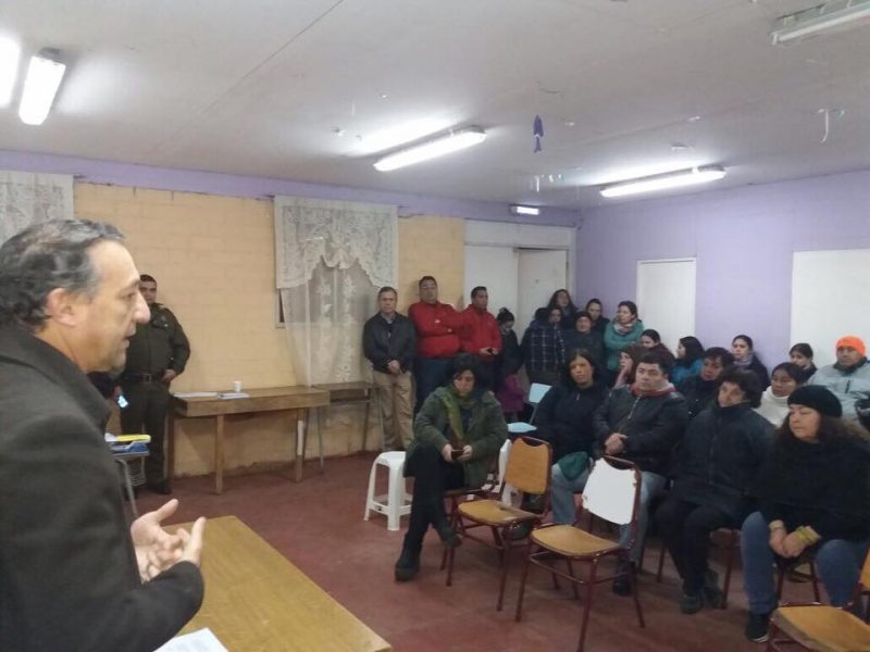 Alcalde y policías se reúnen con vecinos de Villa Girasoles tras balacera en el sector