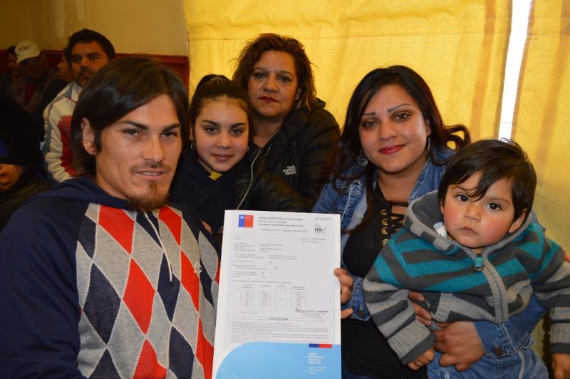 Noventa familias de Cachapoal recibieron su subsidio habitacional