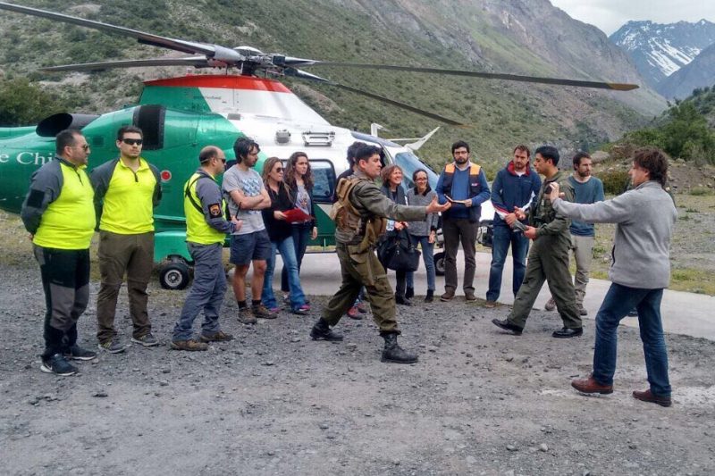 Encuentran con vida a jóvenes andinistas desaparecidos en la alta cordillera de Machalí