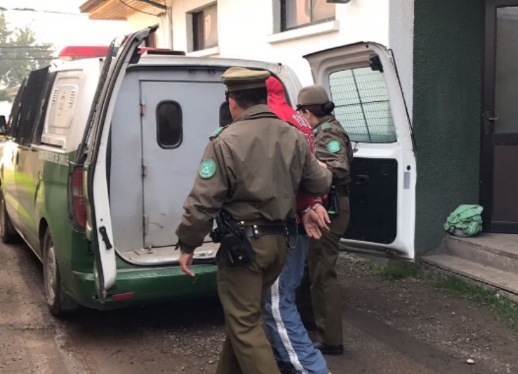 Dos menores y un adulto son detenidos por robo a local de Av. San Juan