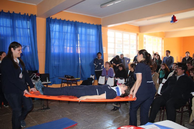 Docentes del Colegio Gabriela Mistral reciben conocimientos sobre primeros auxilios