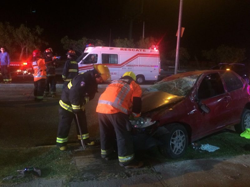 Formalizan a conductor que chocó ebrio a joven tras pasarse semáforo en rojo