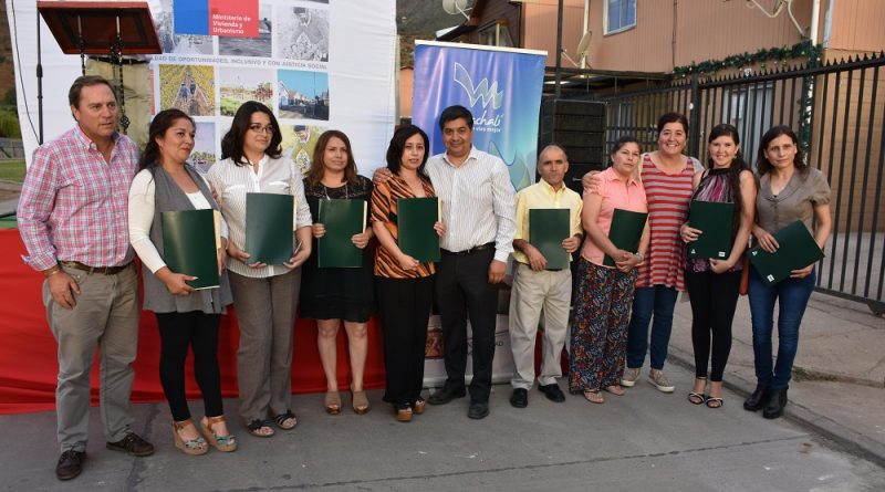 Más de 300 familias de Machalí recibieron las escrituras de su casa propia
