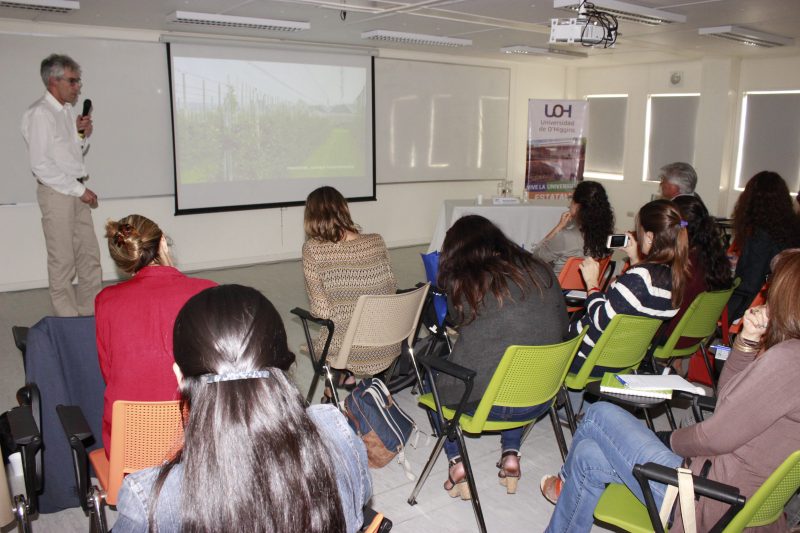 Realizan seminario sobre la plaga Drosophila de alas manchadas