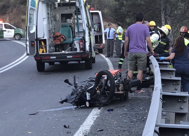 Violento choque entre moto y camioneta deja una persona fallecida