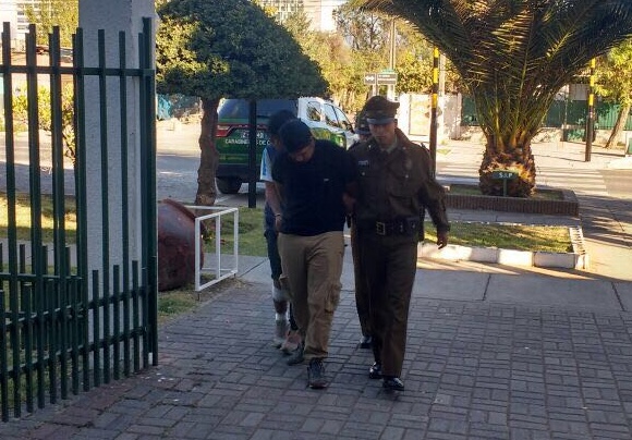 Asaltan bencinera Petrobras y Carabineros detiene a antisociales