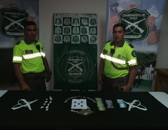 Carabineros de patrullaje en bicicleta detienen a mujer que comercializaba droga a estudiantes