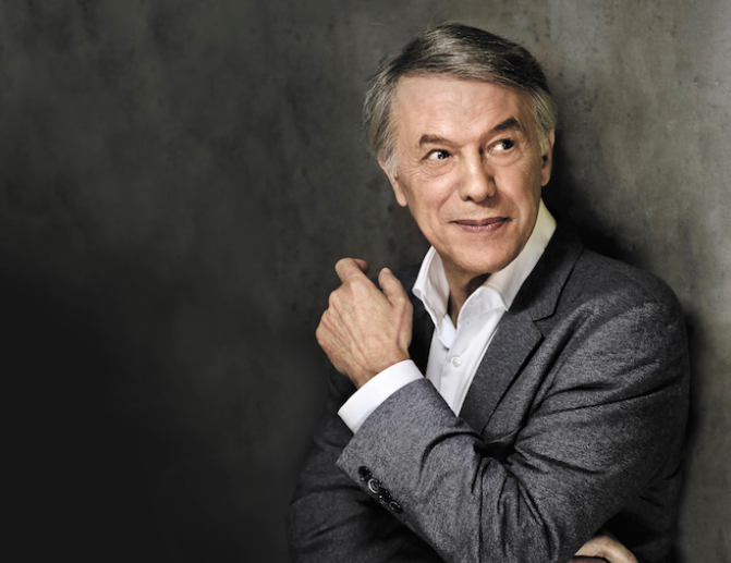 Salvatore Adamo se presenta en el Arena Monticello con nuevo material