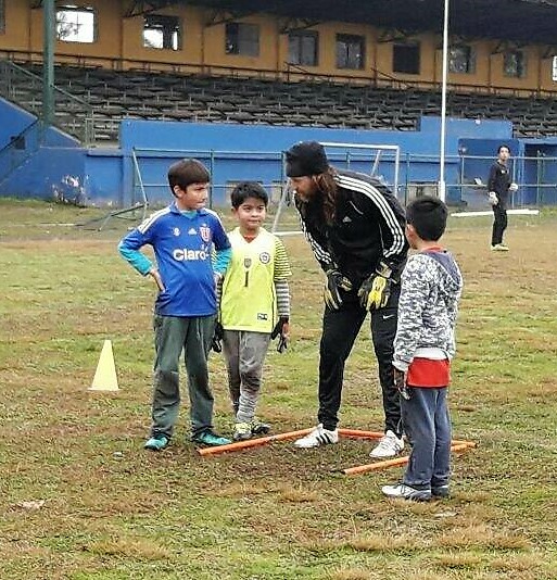“El Vikingo” parte a Audax pero seguirá preparando los arqueros machalinos