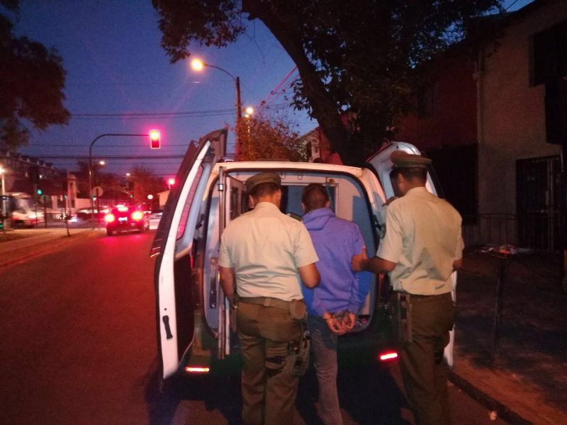 Carabineros detiene a sujeto por robar a mujer en el centro de Rancagua