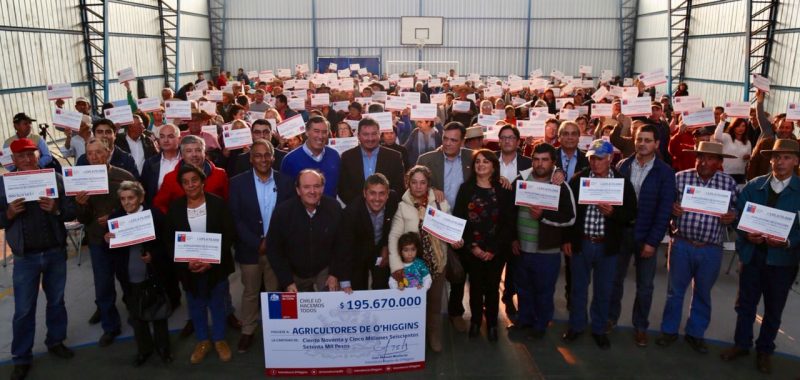 Intendente Masferrer entregó bonos de fortalecimiento a más de 1.000 pequeños agricultores de Colchagua y Cardenal Caro Intendente Masferrer entregó bonos de fortalecimiento a más de 1.000 pequeños agricultores de Colchagua y Cardenal Caro