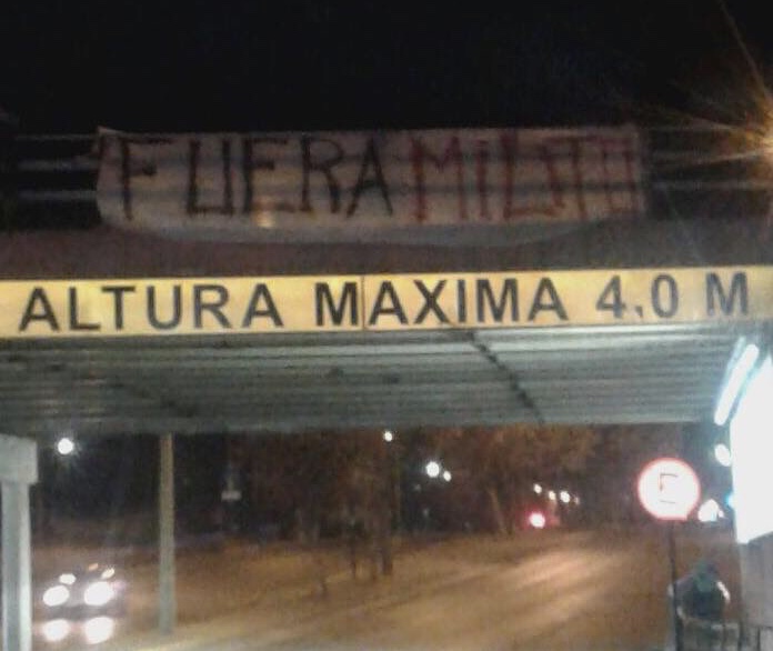Carteles que piden salida de Milito aparecen en Rancagua