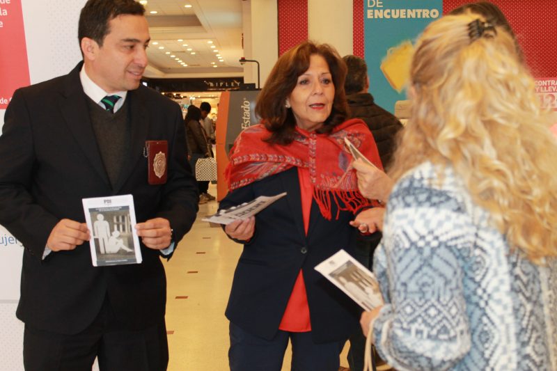 PDI y Sernameg entregan consejos para detectar los factores de riesgo del femicidio