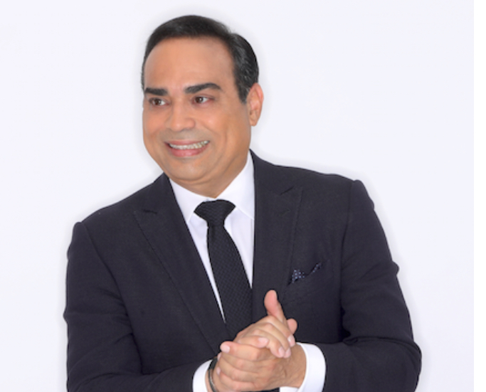 GILBERTO SANTA ROSA LLEGA A SUN MONTICELLO A CELEBRAR 40 AÑOS DE CARRERA