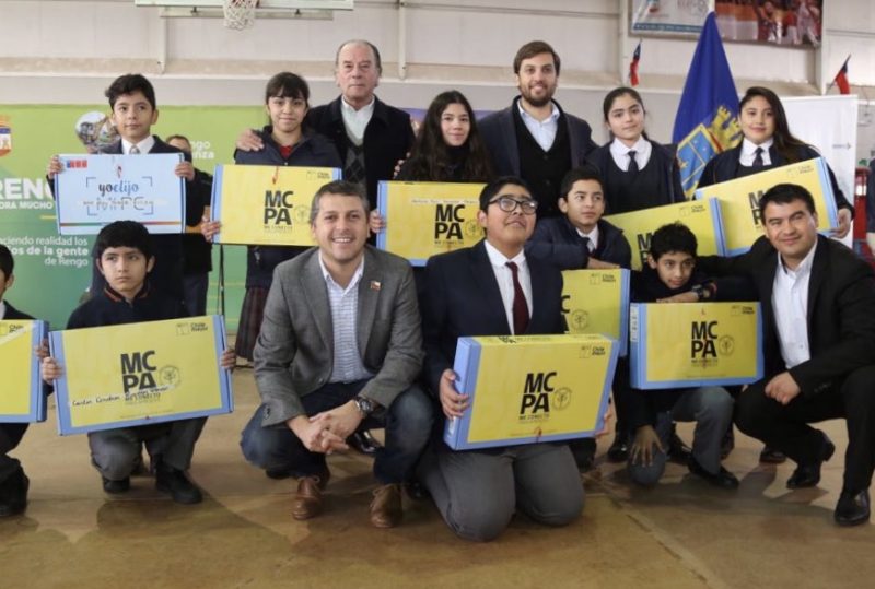 Intendente Masferrer lideró entrega de computadores a 700 alumnos de Rengo