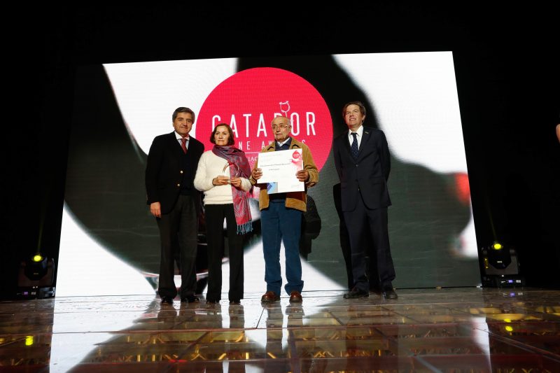 Matrimonio de pequeños viñateros obtiene premio al Mejor Vino Campesino