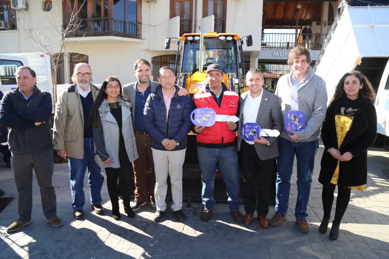 Intendente Masferrer lidera entrega de vehículos a Machalí